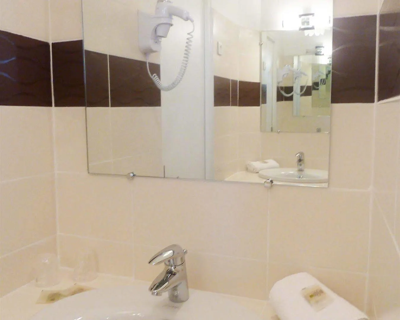 **  Hotel Toppin Cavaillon France