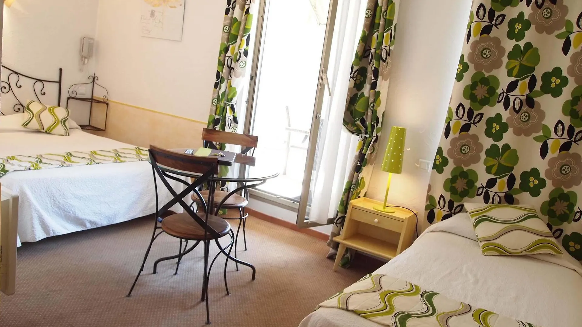 **  Hotel Toppin Cavaillon France